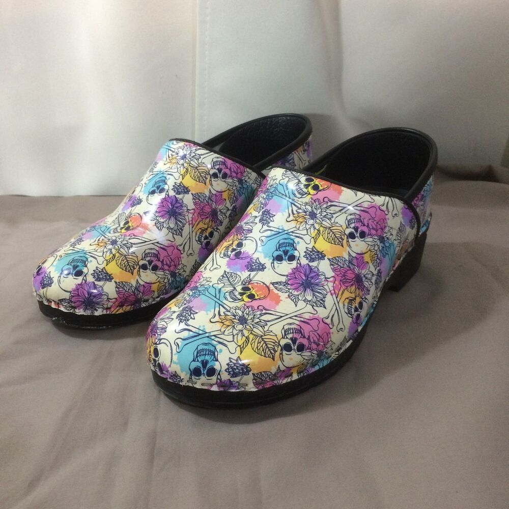 Bjork Swedish Comfort Clogs Skull Floral Print Size 40 Slip On Shoes